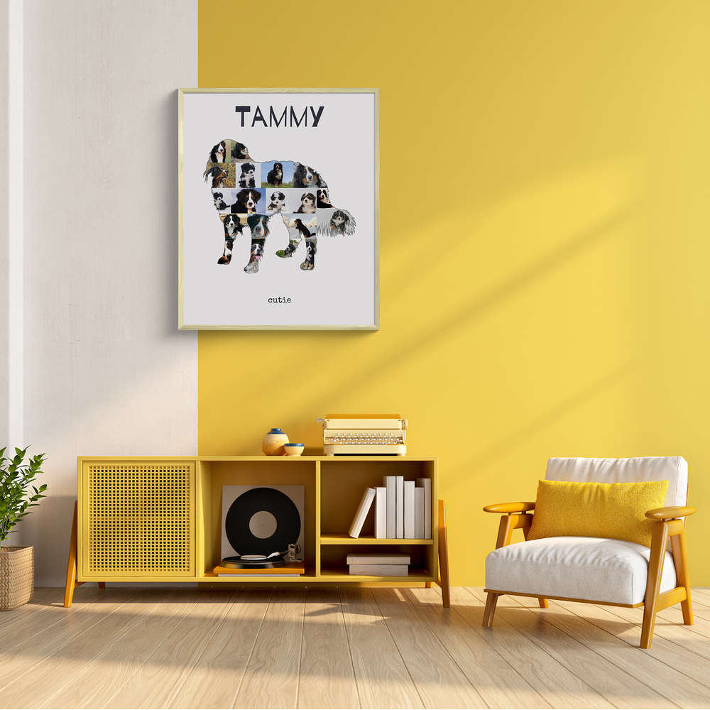 Personalisierte Berner-Sennenhund-Fotocollage im weißen Rahmen an einer gelben Wohnzimmerwand über dem Sideboard