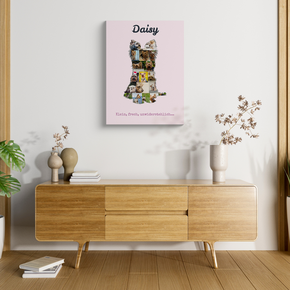 Yorkshire-Terrier-Fotocollage als Silhouette mit Namen und Spruch auf Rosa, über einer Holzkommode im Wohnzimmer
