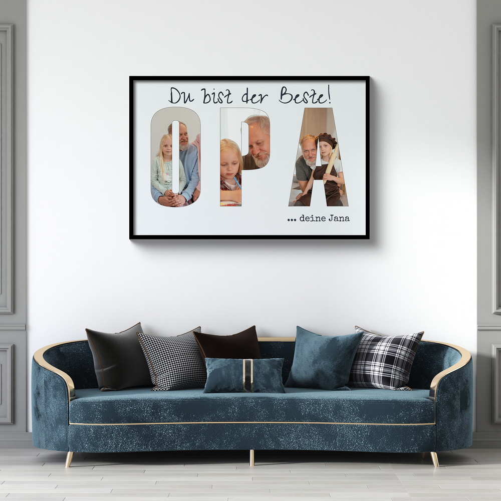 Fotocollage für Opa mit Familienfotos in Buchstabenform, schwarz gerahmt über einem blauen Sofa