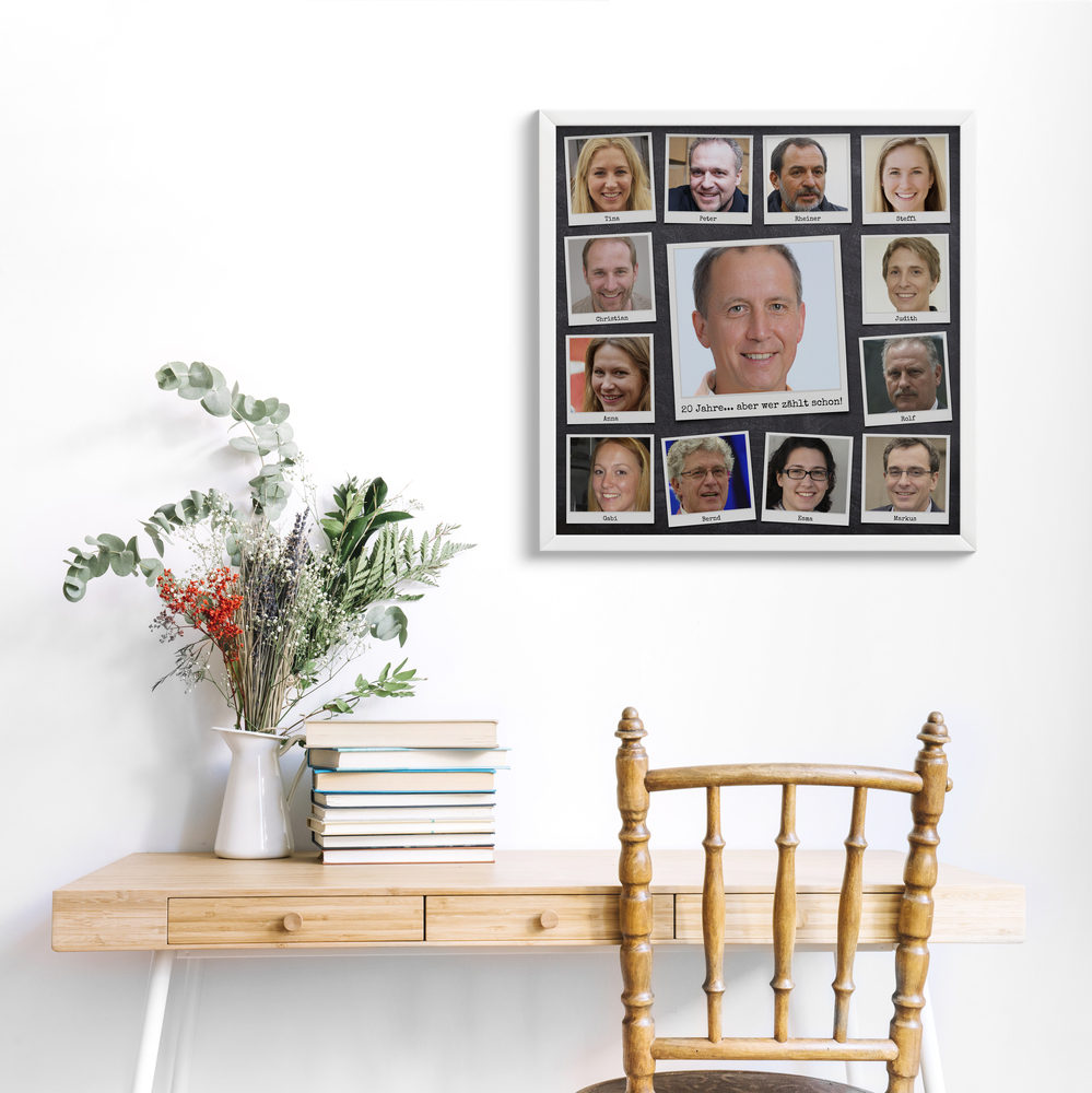 Polaroid-Collage mit Namen im weißen Rahmen über einem Schreibtisch als persönliches Abschiedsgeschenk für Kollegen