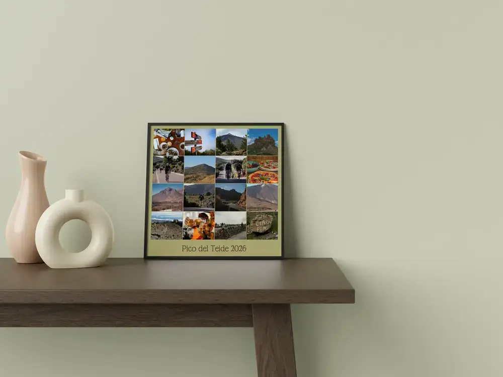 Gerahmte Rennrad-Fotocollage mit Tourtext auf einem Holztisch neben Vasen, als persönliches Geschenk für Radsportfans