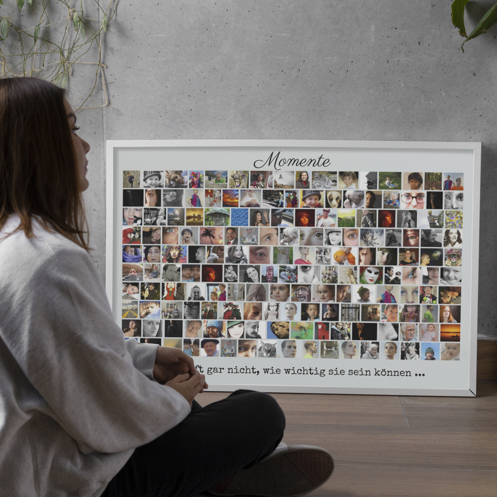 Große Fotocollage mit vielen Bildern in Reihen und Spruch, im weißen Rahmen auf dem Boden vor einer Betonwand
