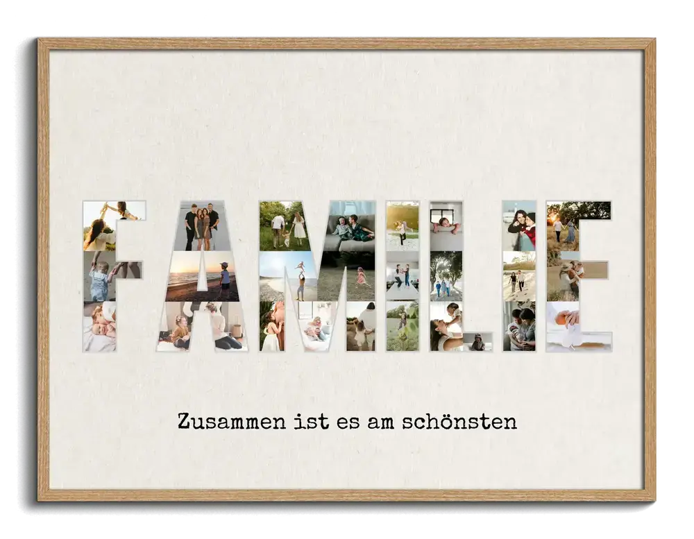 Familienfotocollage in Buchstabenform mit Spruch auf beigem Hintergrund, gerahmt in Naturholz