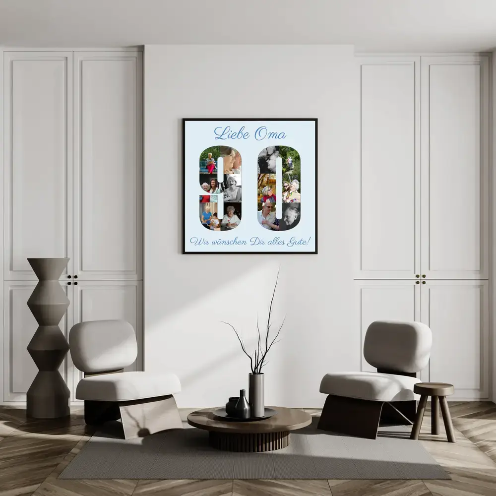 Fotocollage in Form der Zahl 90 mit Grußtext im schwarzen Rahmen an der Wand im hellen Wohnzimmer